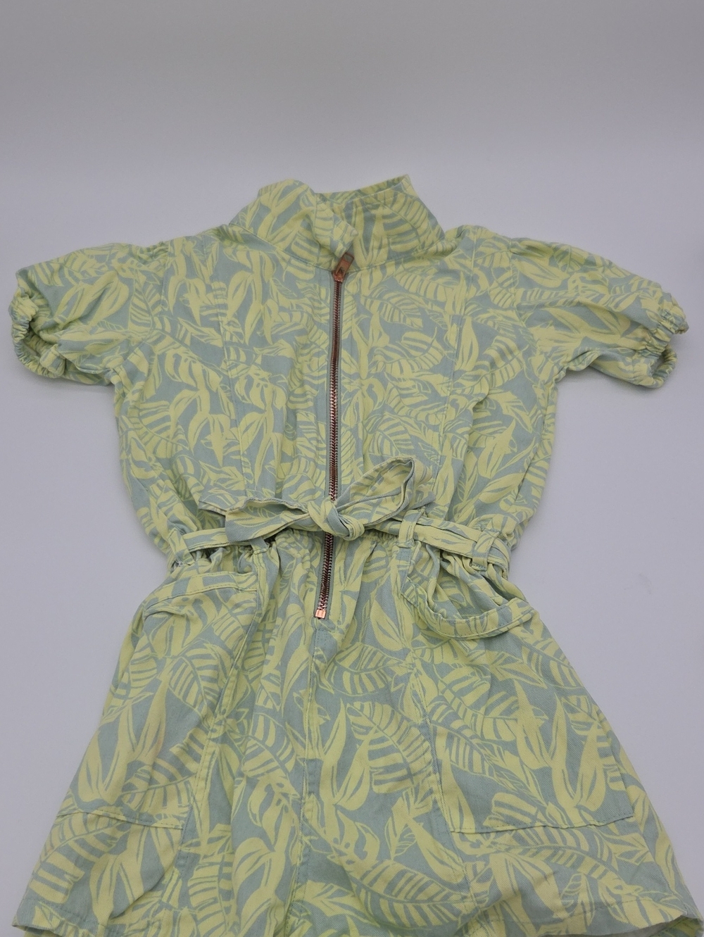 Vince Camuto Pale Green Leaf-Print